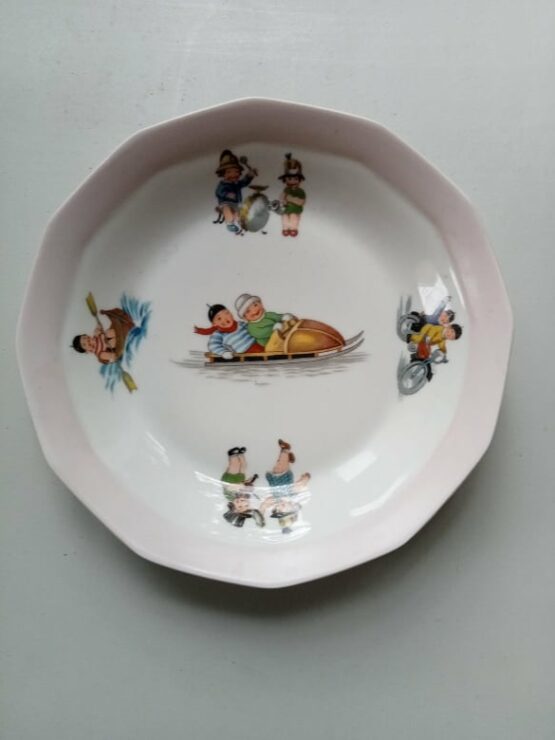 Assiette d'enfant porcelaine