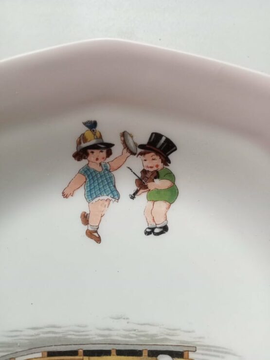 Assiette d'enfant porcelaine